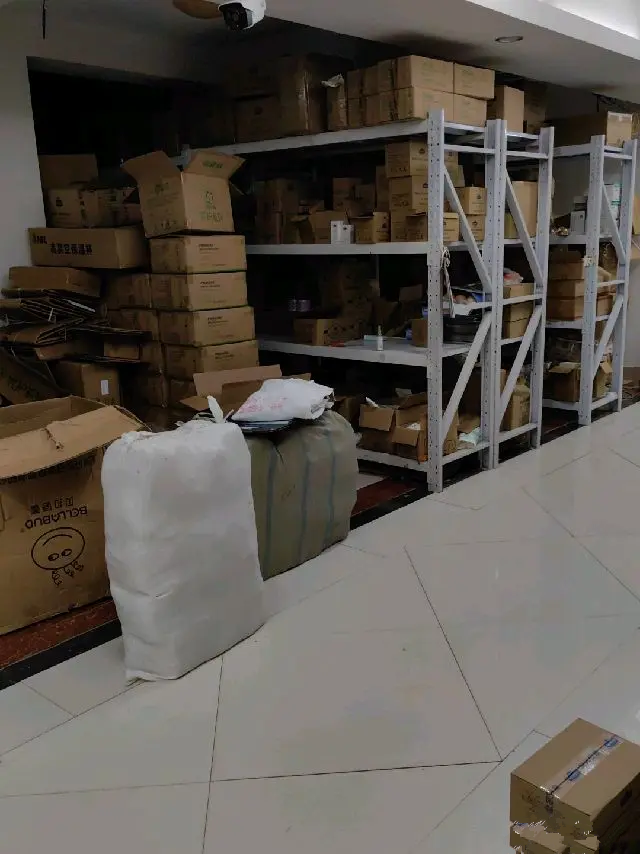 西乡塘区华西商业城106一160平2间2单元中楼层办公室工作室仓库招租可分租