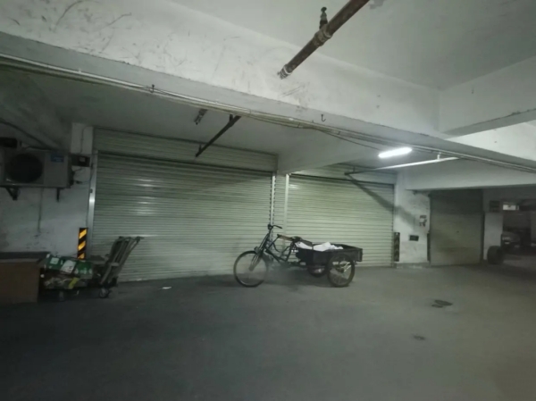 青秀区民族广场近中山路环球时代40一80平两间地下仓库可分租招租