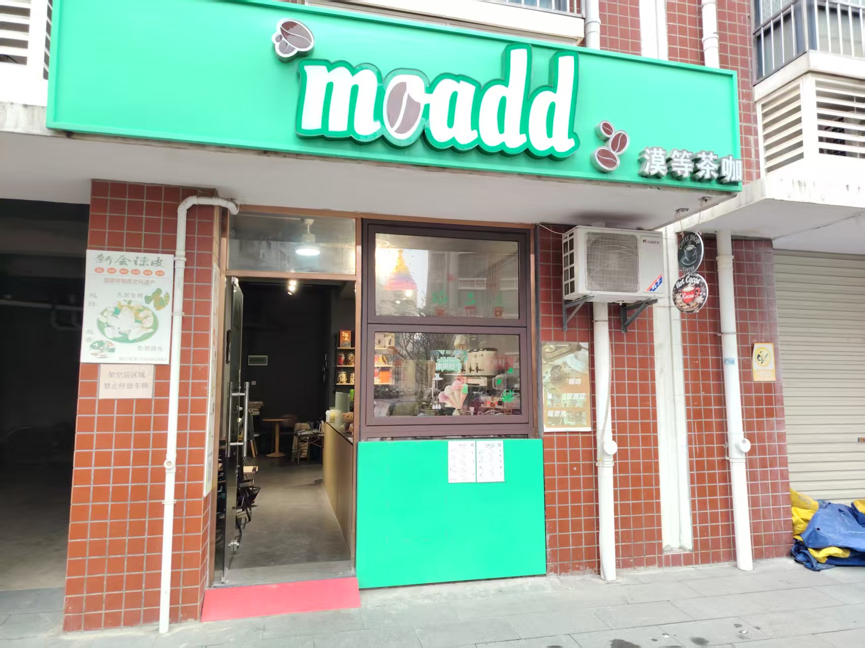 西乡塘区秀灵路广西工业职业技术学院内30平咖啡店转让