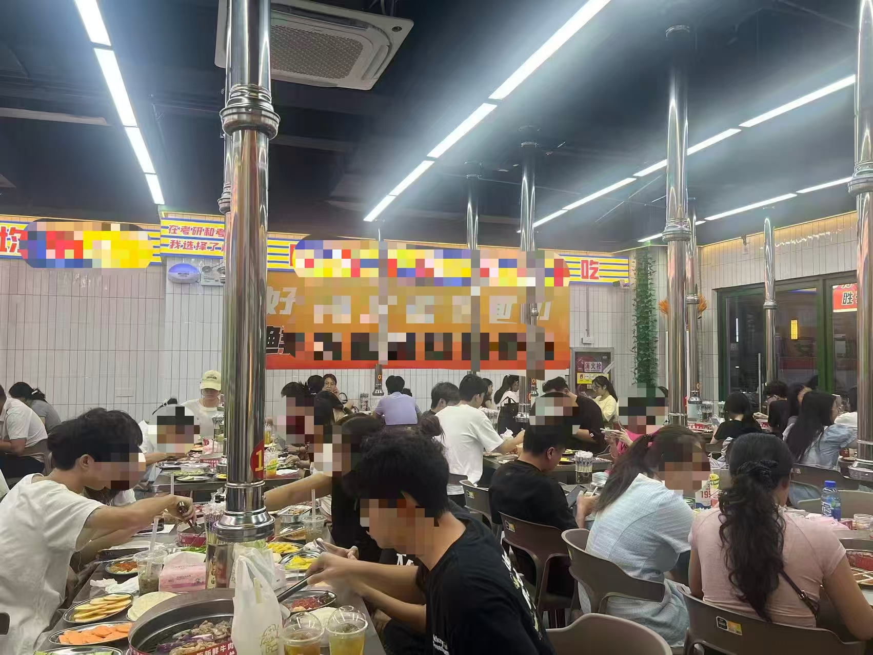 西乡塘区西耐路西大万达金街135平旺铺转让