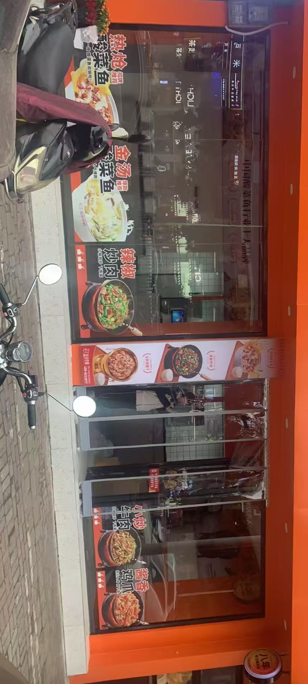 西大东门秀灵路60平双门面酸菜鱼餐馆铺面转让