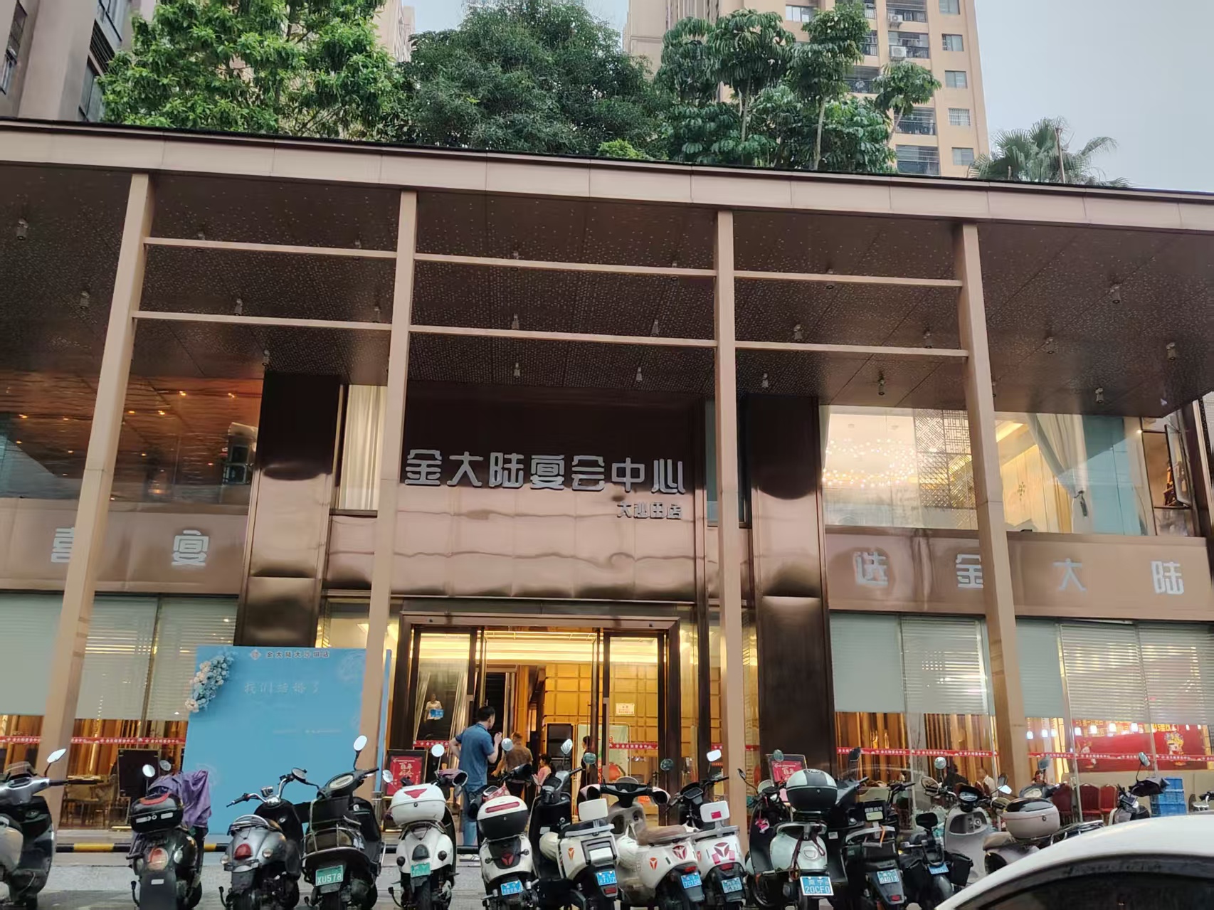 良庆区金象大道天筑塞纳、兴宁区邕武路山渐青：40一1335平一二楼铺面楼层招租