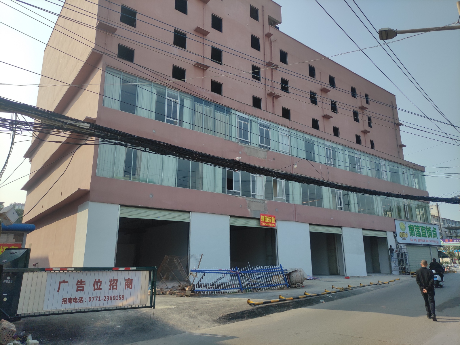 江南区五一富德路口85一440平多间铺面招租