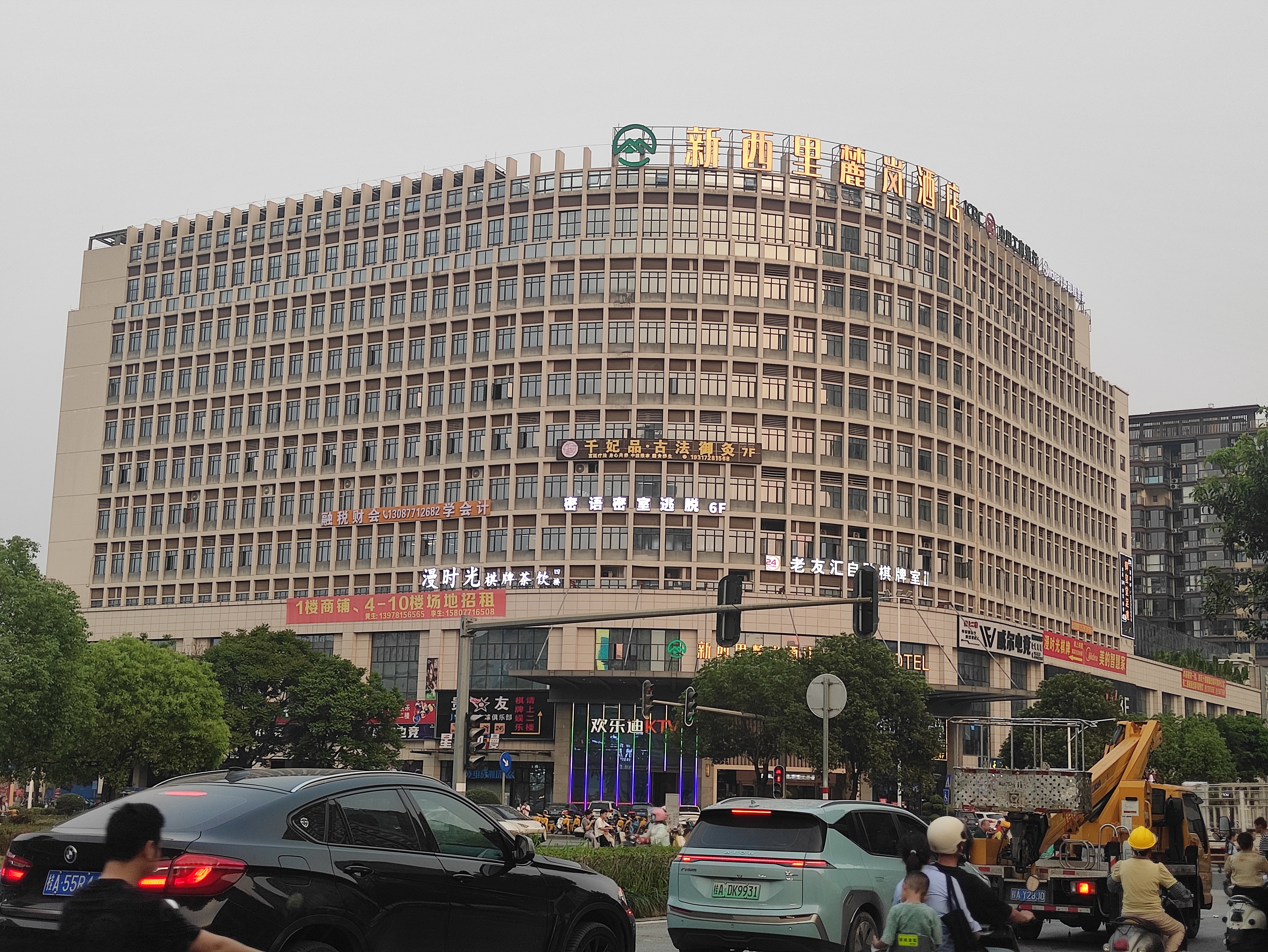 西乡塘区安吉万达附近50一6000平多间铺面、酒楼、办公室写字楼、停车位招租