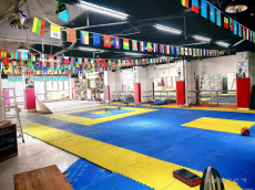 青秀区东葛路小学旁400平空场地招租