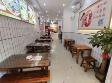 西乡塘区明秀西路正恒国际广场45平临街餐饮旺铺转让