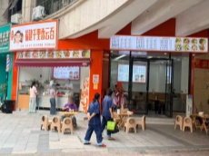 西乡塘区安吉万达旁小区出入口65平头铺出售