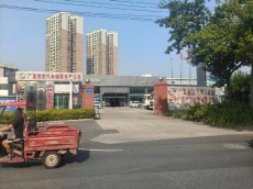 秀厢大道500平展厅铺面、1000平水泥地出租